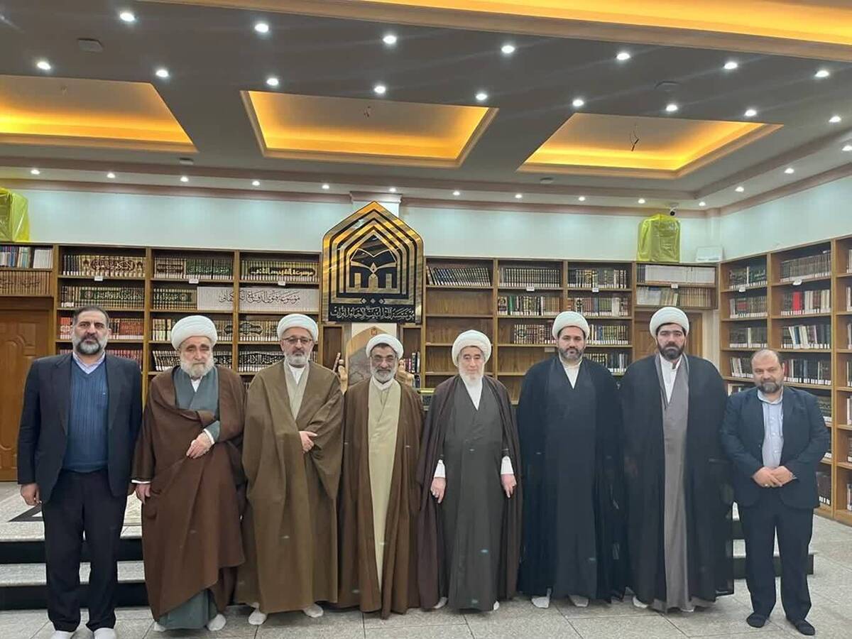 بازدید دبیر شورای عالی انقلاب فرهنگی از بیمارستان امیرالمومنین و منزل امام (ره) در عراق