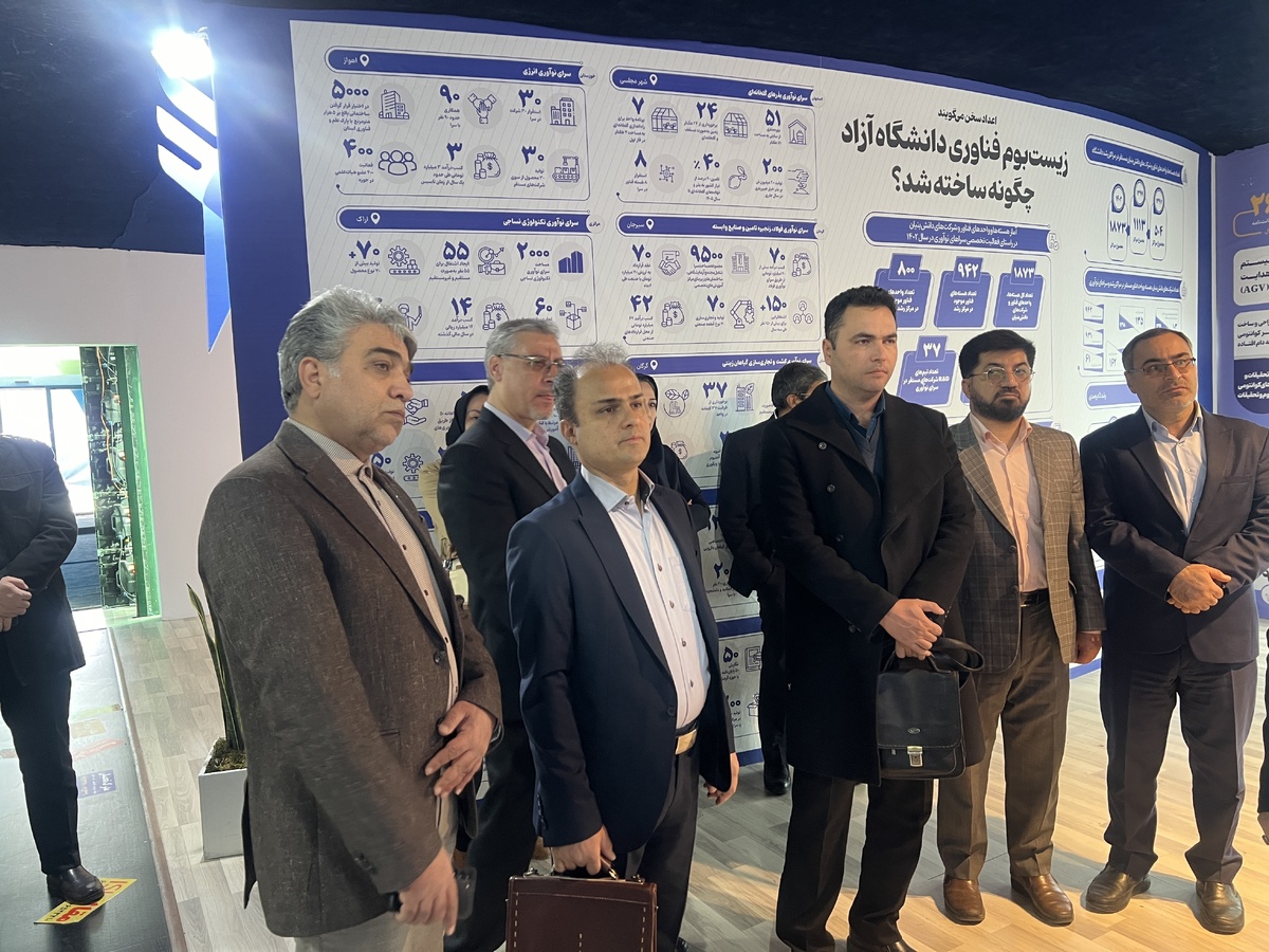 مسئولان استان مرکزی از نمایشگاه روایت تحول بازدید کردند