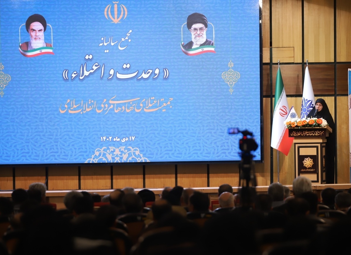 تنگناهای اقتصادی با فعالسازی ظرفیتهای مردمی قابل رفع است