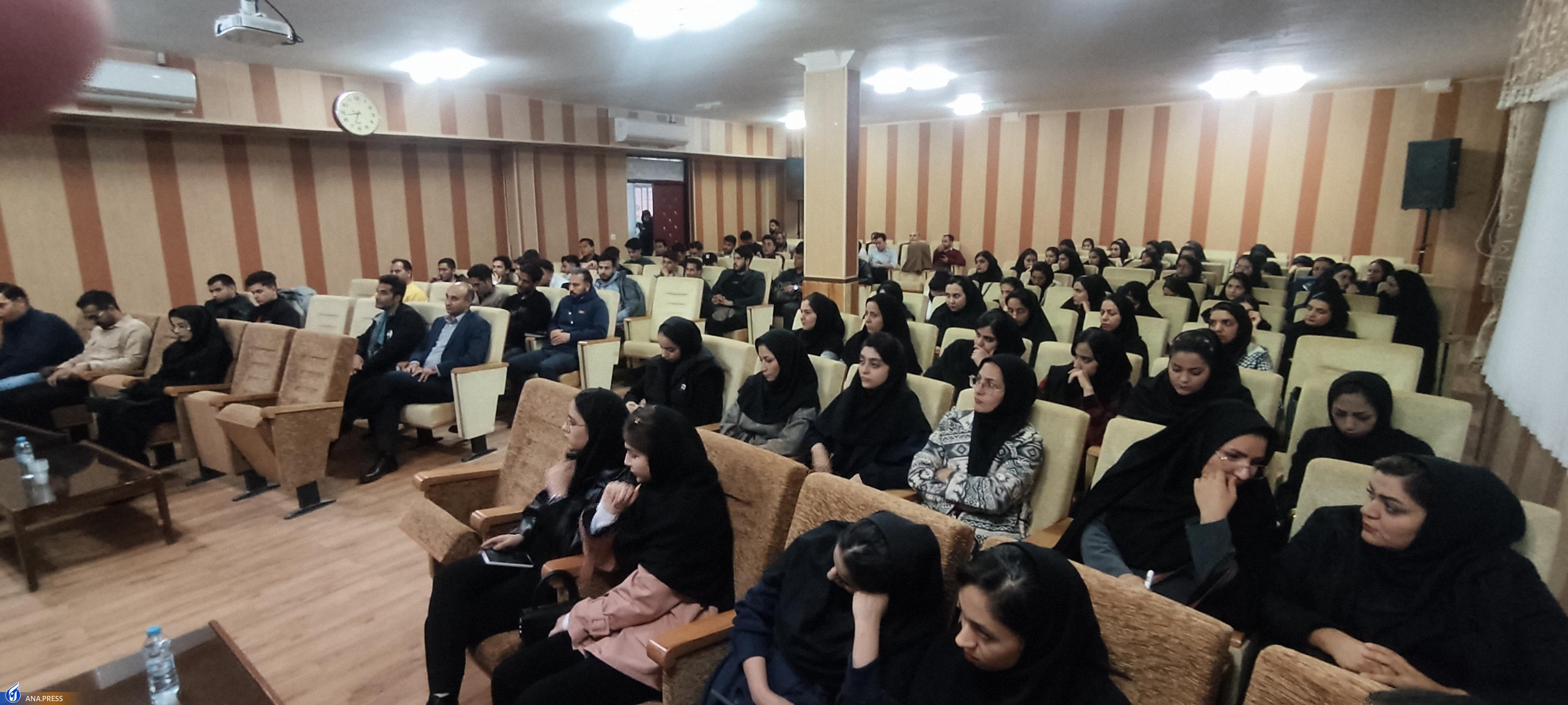 نشست کاشف فرمول دارویی «آلزایمر» با استادان دانشگاه آزاد کاشمر چگونه گذشت؟ نشست کاشف فرمول دارویی «آلزایمر» با استادان دانشگاه آزاد کاشمر چگونه گذشت؟