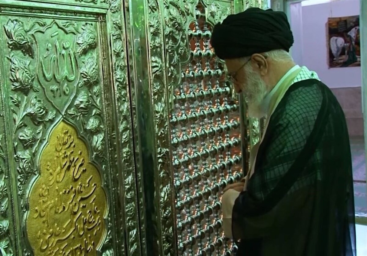 روایت تصویری از تشرف رهبر انقلاب به بارگاه مطهر امامزاده علی بن محمد باقر(ع)