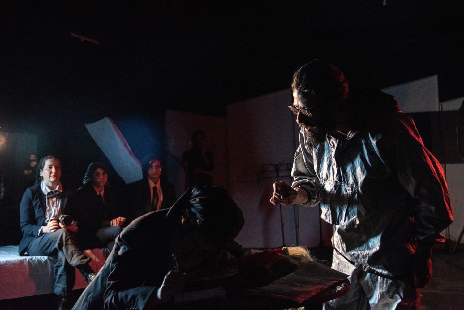 آسیب های تئاتر خصوصی و دولتی/بخش دولتی حمایت خود را از تئاتر برداشته است آسیب های تئاتر خصوصی و دولتی/بخش دولتی حمایت خود را از تئاتر برداشته است