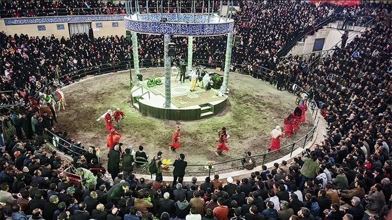 فضاهای آیینی چگونه خاطرات جمعی ما را میسازند؟ فضاهای آیینی چگونه خاطرات جمعی ما را میسازند؟