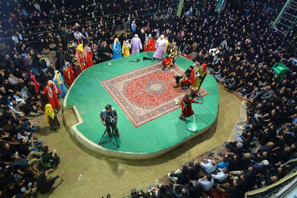 فضاهای آیینی چگونه خاطرات جمعی ما را میسازند؟ فضاهای آیینی چگونه خاطرات جمعی ما را میسازند؟