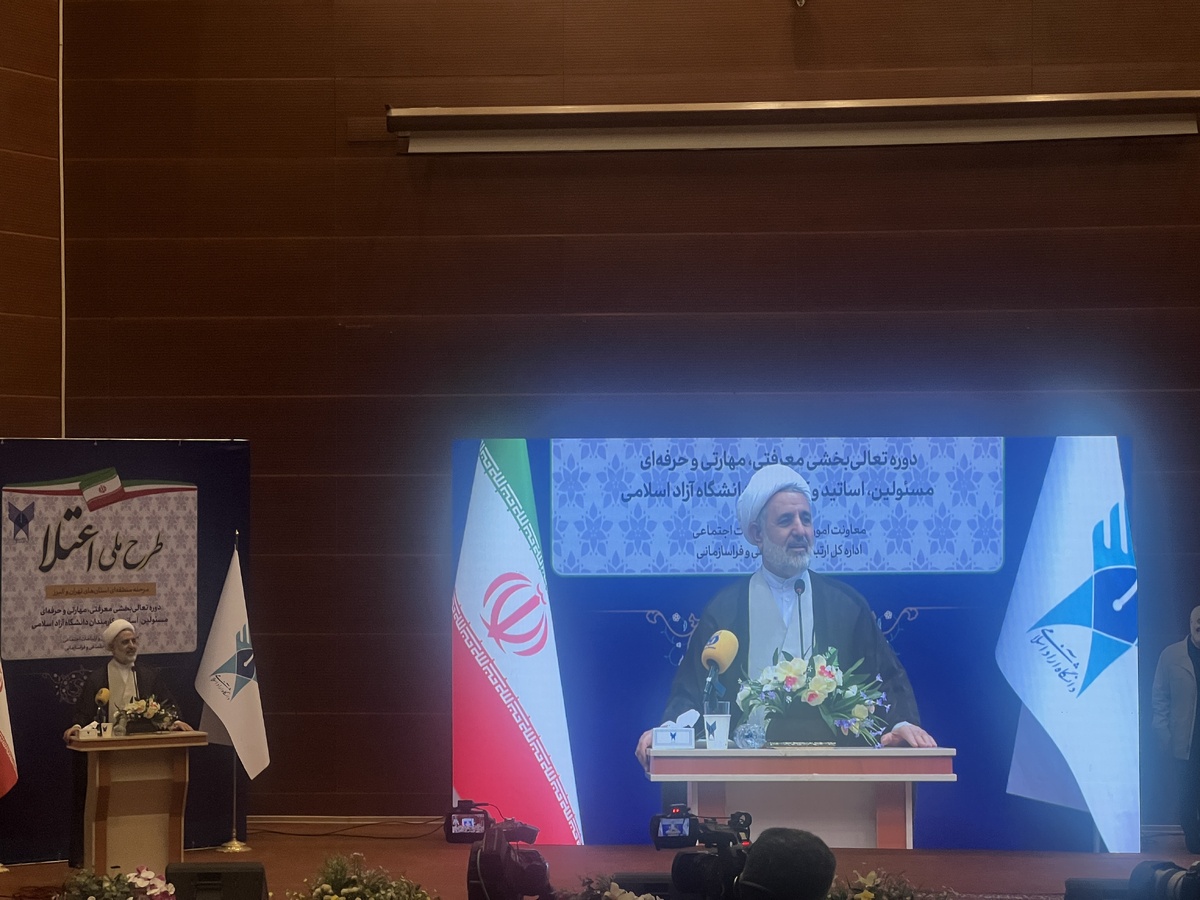 ذوالنوری: دانشگاه آزاد اسلامی ۴۰ درصد آموزش عالی کشور را بر دوش دارد