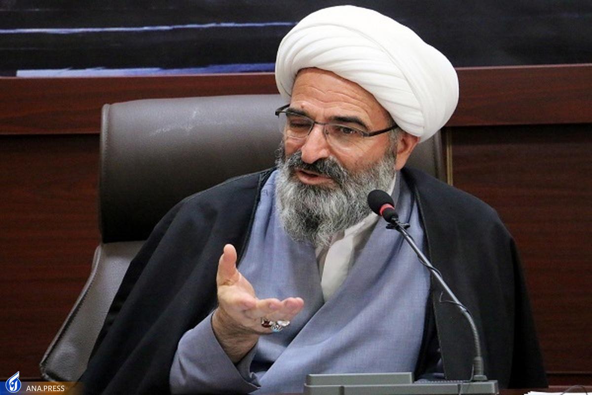 دشمنان برای انحراف فکری و اعتقادی دانشآموزان و دانشجویان برنامه دارند