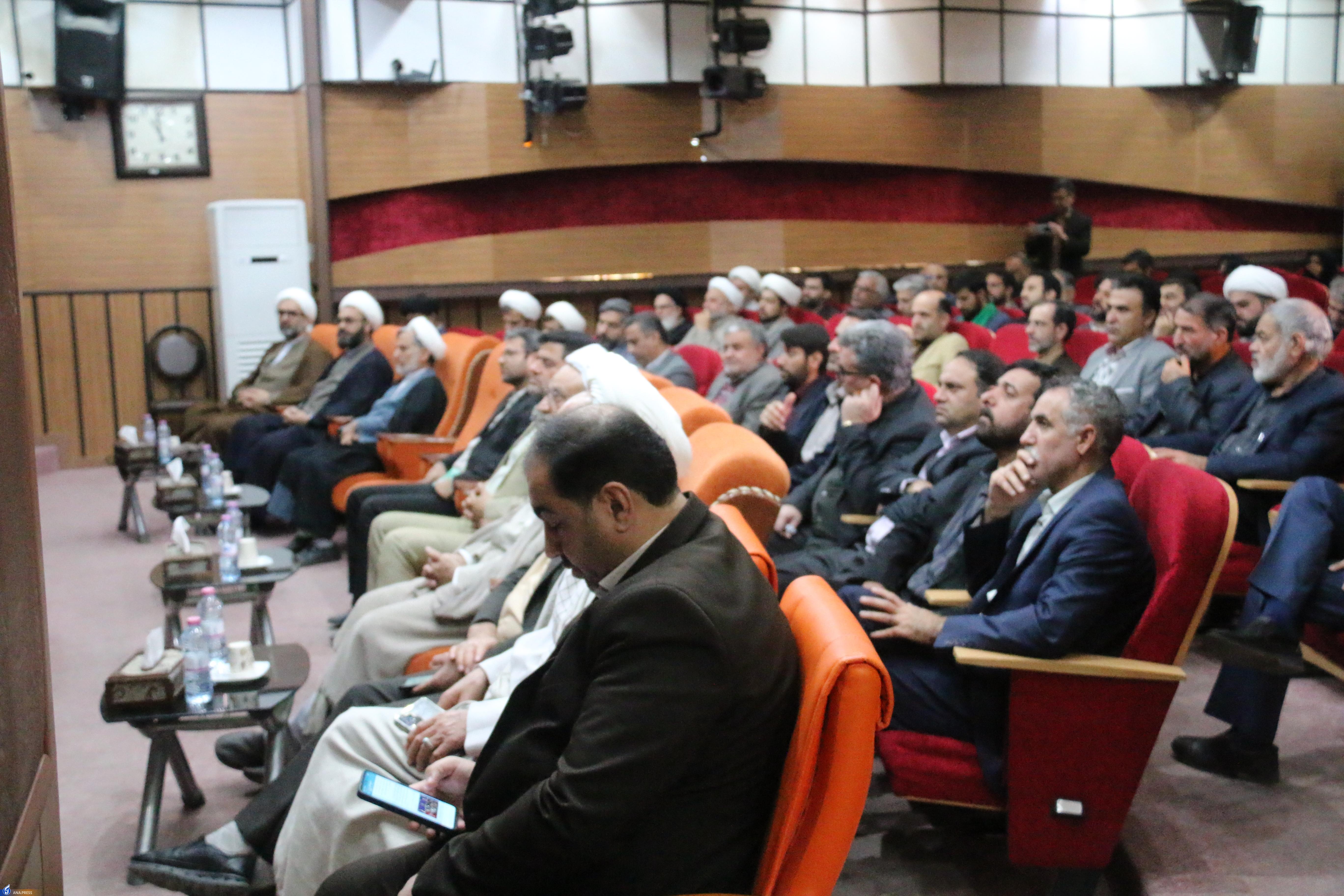 رونمایی از مجموعه ۴۰ جلدی «رهنامه» در واحدهای دانشگاه آزاد رونمایی از مجموعه ۴۰ جلدی «رهنامه» در واحدهای دانشگاه آزاد