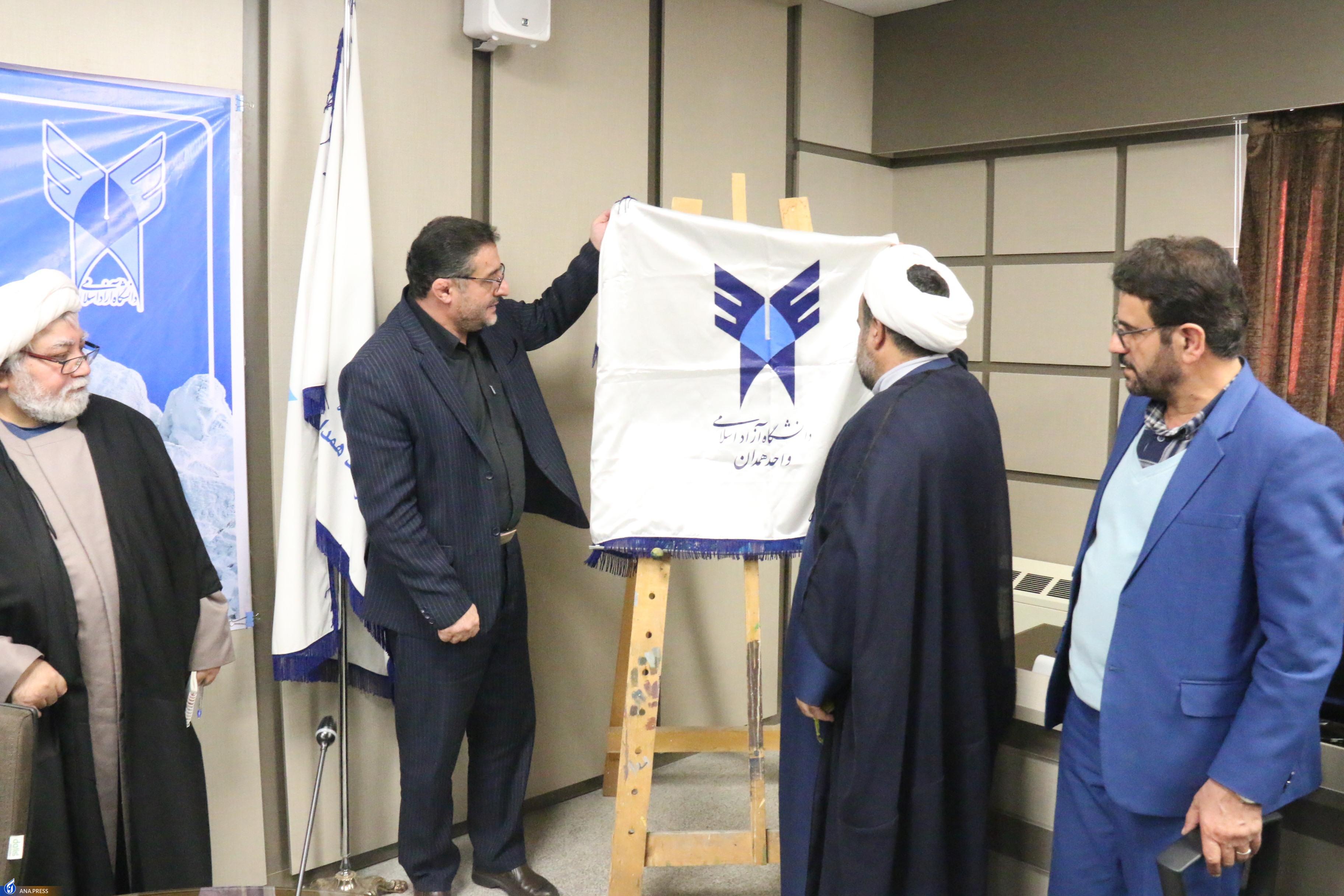 رونمایی از مجموعه ۴۰ جلدی «رهنامه» در واحدهای دانشگاه آزاد رونمایی از مجموعه ۴۰ جلدی «رهنامه» در واحدهای دانشگاه آزاد