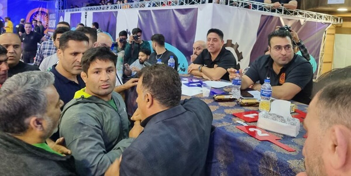 گزارشی از روز اول کشتی فرنگی کشوری از شکست مدعیان و به میدان بازگشتهها تا جنجال عبدولیها