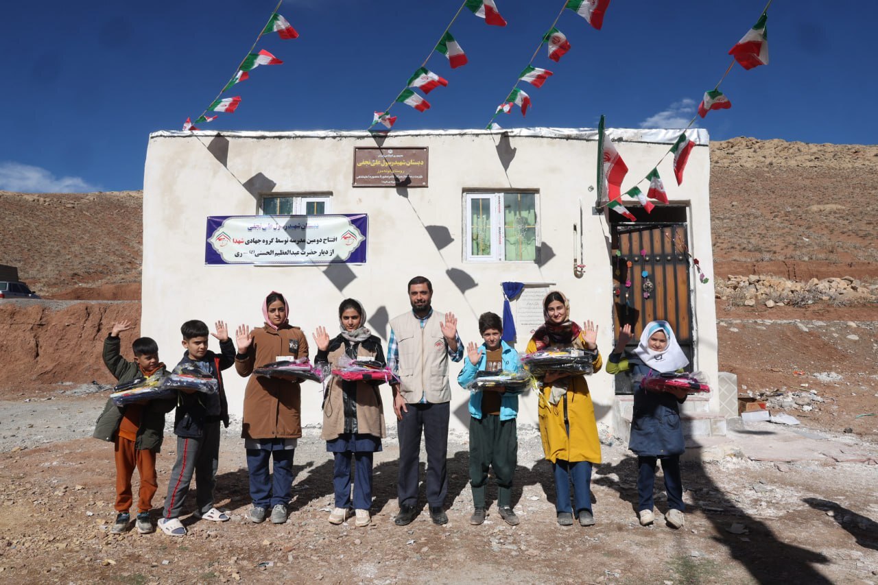 ۹ دانشآموز روستای «کوله مرز» در لرستان صاحب مدرسه شدند + عکس و فیلم ۹ دانشآموز روستای «کوله مرز» در لرستان صاحب مدرسه شدند + عکس و فیلم