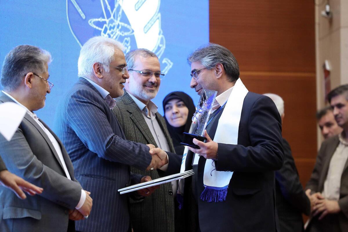 کارآفرینی که با محصولات دانشبنیان ۸۶۰ نفر را شاغل کرد تکمیل چرخه «مزرعه تا داروخانه»