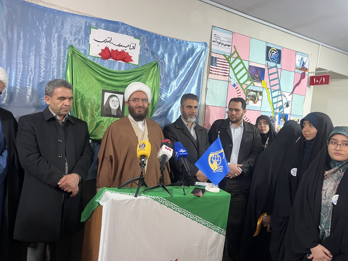 حاج علیاکبری: بصیرت دانشآموزان میتواند امکان تماشای قلههای بزرگ را فراهم کند