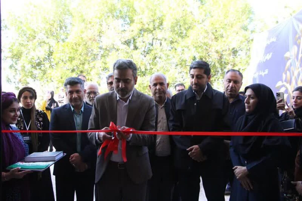 استان بوشهر میزبان نمایشگاه جشنواره هنرهای تجسمی فجر شد