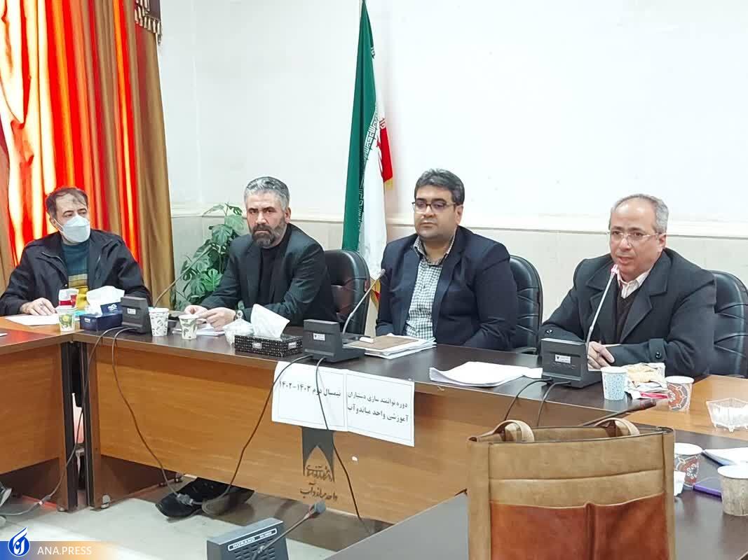 استادان به&zwnj;عنوان افسران جنگ نرم در پرورش نسل جوان وظایف خطیری دارند