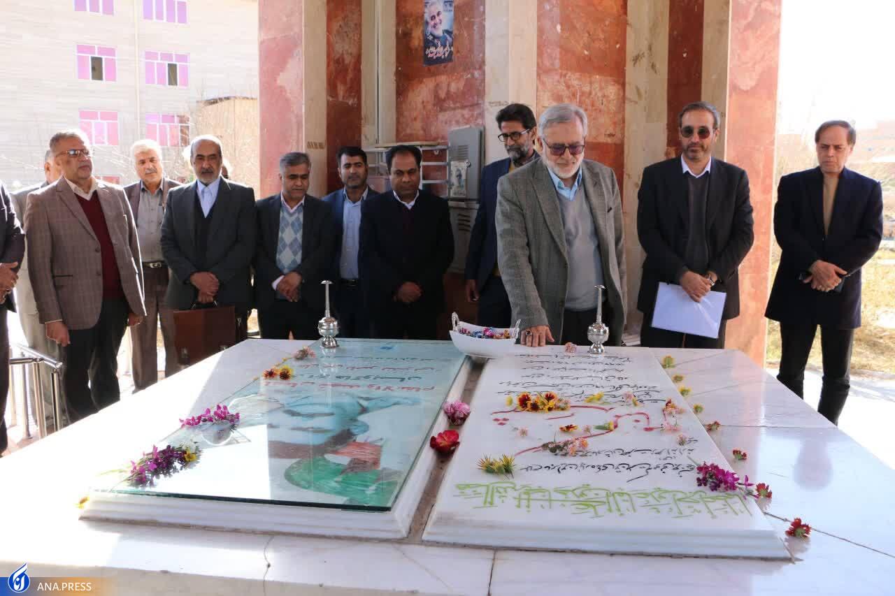 دانشگاه آزاد را به مرکز تحول فرهنگی و هنری در کشور تبدیل میکنیم دانشگاه آزاد را به مرکز تحول فرهنگی و هنری در کشور تبدیل میکنیم