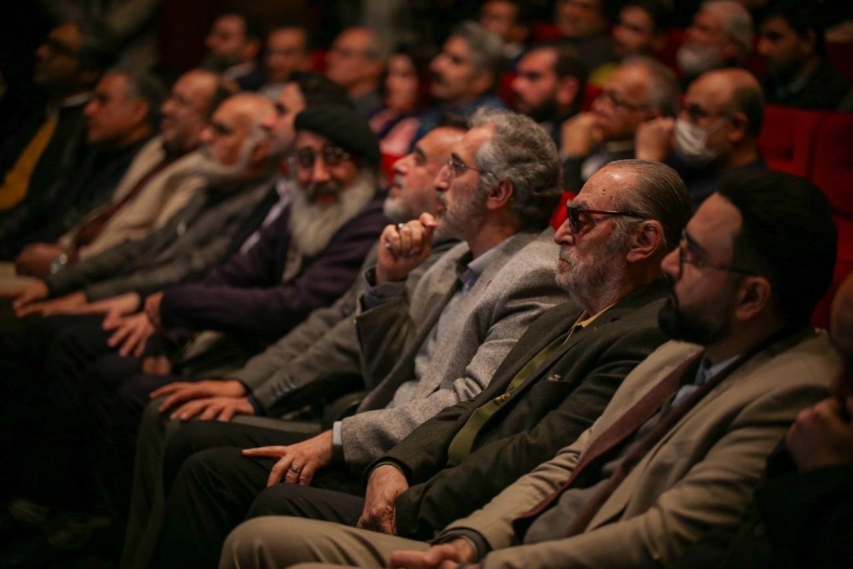 از فضای محدود سالن افتتاحیه تئاتر فجر تا ضعف در تبلیغات شهری تنور نمایشها گرم میشود؟