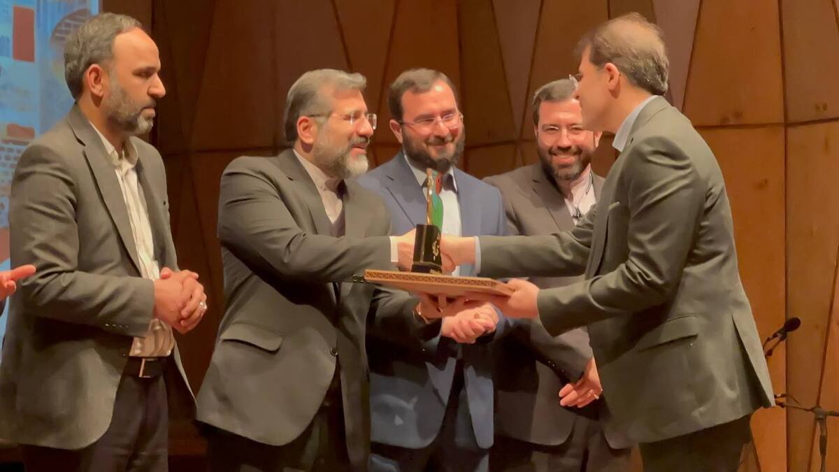 وزیر ارشاد: نوشتن زبان فارسی با اعرابگذاری غلط است