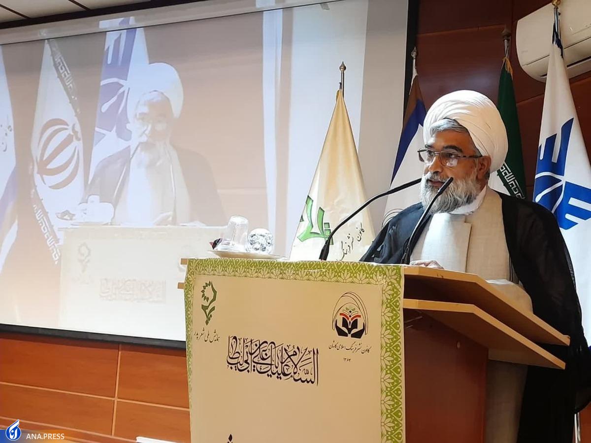 کتاب مثنوی «صبح صادق» با زبان شعر به احیای فرهنگ اهلبیت(ع) میپردازد