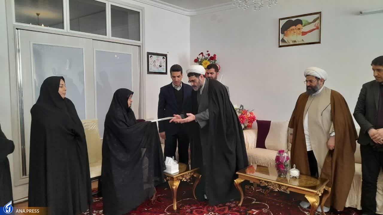 آزادی، استقلال و اقتدار ملت ایران مرهون خون شهداست آزادی، استقلال و اقتدار ملت ایران مرهون خون شهداست