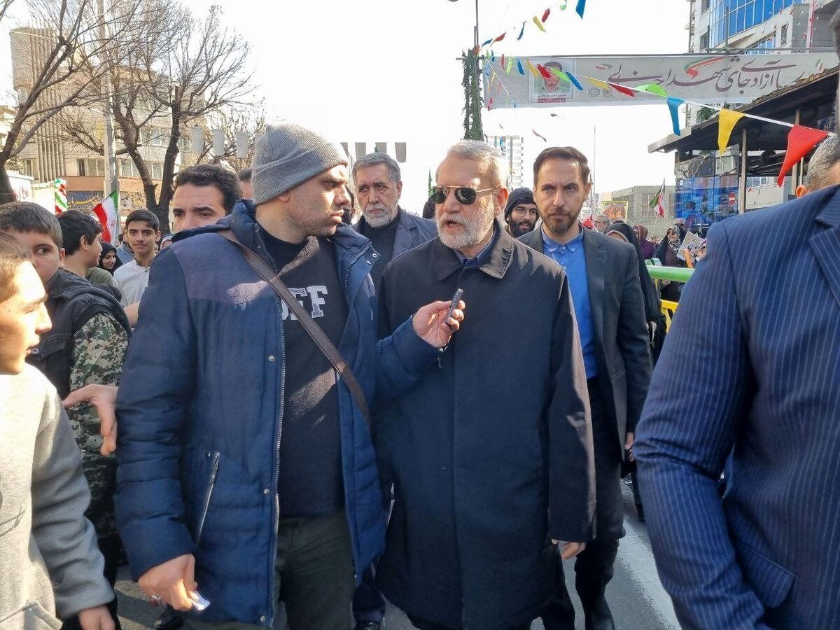 علی لاریجانی: راهپیمایی ۲۲ بهمن همبستگی ملی را بالا میبرد حضور در انتخابات حق مردم است