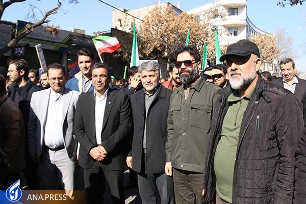 روایت خبرنگاران آنا از حماسه حضور دانشگاهیان در راهپیمایی ۲۲ بهمن/ طنین «مرگ بر آمریکا» توسط دانشجویان + فیلم و عکس روایت خبرنگاران آنا از حماسه حضور دانشگاهیان در راهپیمایی ۲۲ بهمن/ طنین «مرگ بر آمریکا» توسط دانشجویان + فیلم و عکس