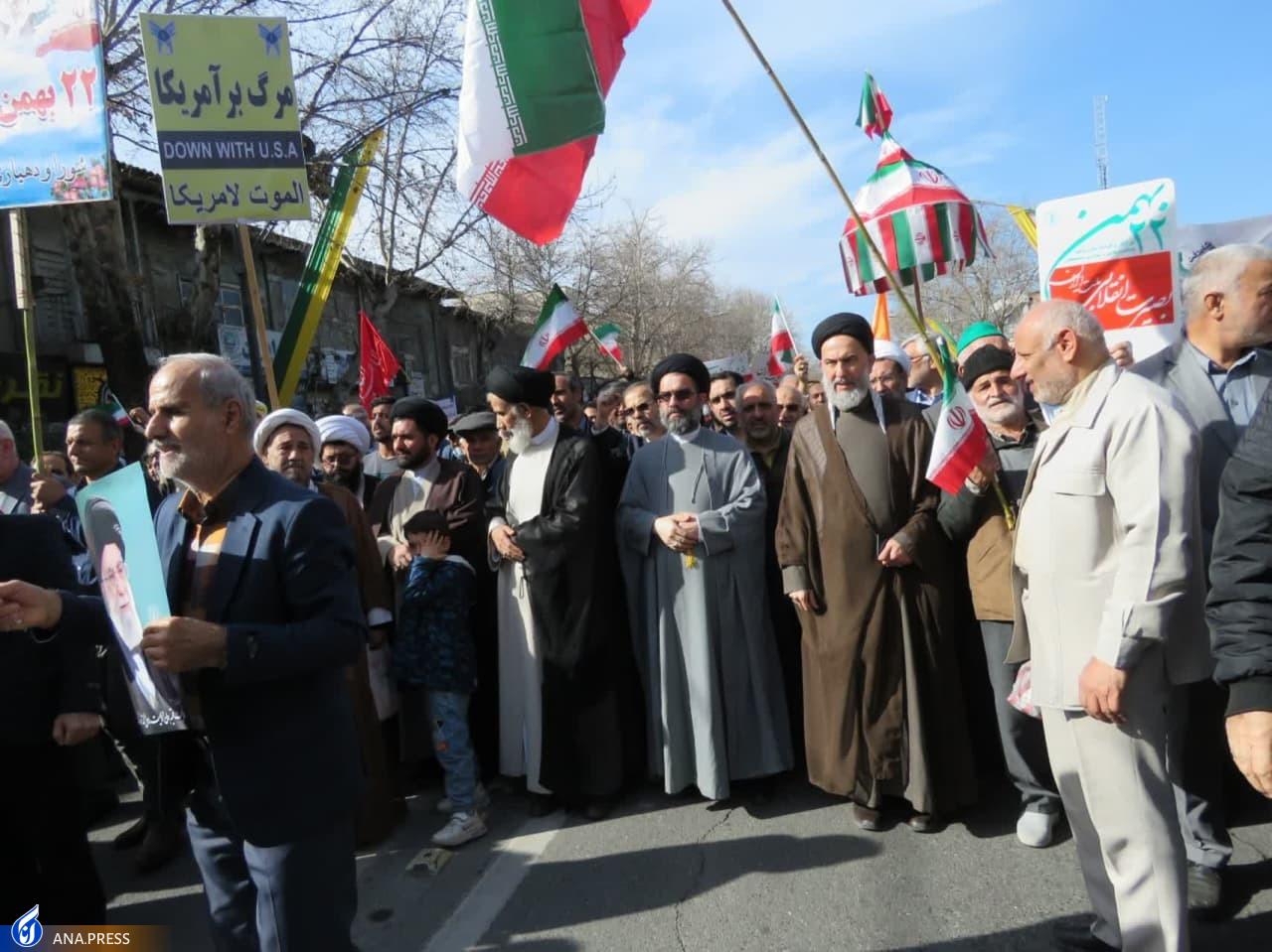 عهد پایدار دانشگاهیان در بهمن تماشاییِ ۱۴۰۲/ حماسه دانشجویان دیدنی شد + فیلم و عکس عهد پایدار دانشگاهیان در بهمن تماشاییِ ۱۴۰۲/ حماسه دانشجویان دیدنی شد + فیلم و عکس