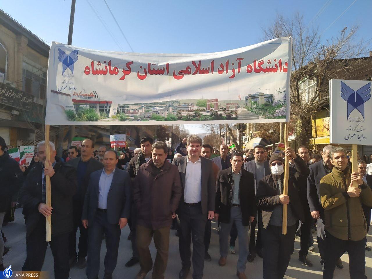 عهد پایدار دانشگاهیان در بهمن تماشاییِ ۱۴۰۲/ حماسه دانشجویان دیدنی شد + فیلم و عکس عهد پایدار دانشگاهیان در بهمن تماشاییِ ۱۴۰۲/ حماسه دانشجویان دیدنی شد + فیلم و عکس