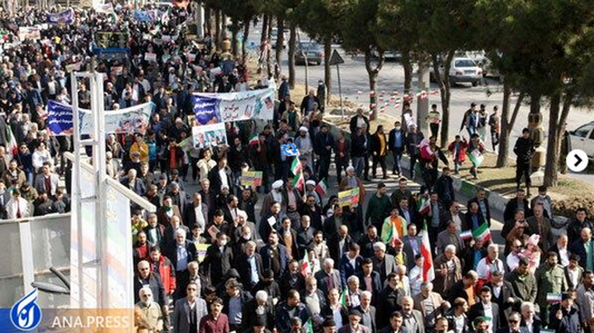 عهد پایدار دانشگاهیان در بهمن تماشاییِ ۱۴۰۲ حماسه دانشجویان دیدنی شد + فیلم و عکس