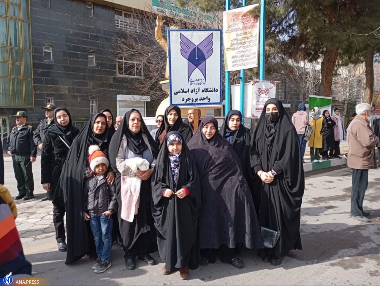 عهد پایدار دانشگاهیان در بهمن تماشاییِ ۱۴۰۲/ حماسه دانشجویان دیدنی شد + فیلم و عکس عهد پایدار دانشگاهیان در بهمن تماشاییِ ۱۴۰۲/ حماسه دانشجویان دیدنی شد + فیلم و عکس