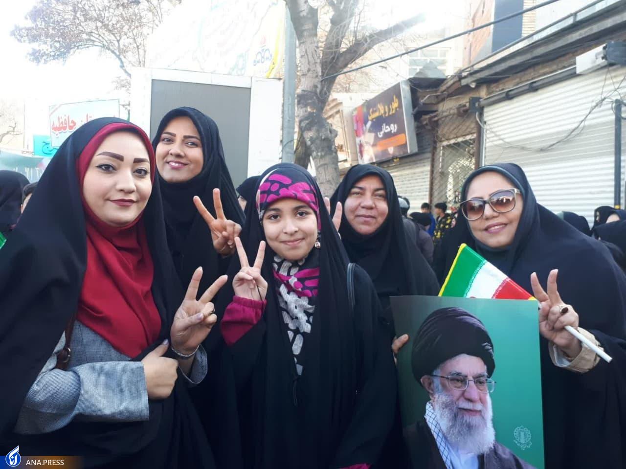 عهد پایدار دانشگاهیان در بهمن تماشاییِ ۱۴۰۲/ حماسه دانشجویان دیدنی شد + فیلم و عکس عهد پایدار دانشگاهیان در بهمن تماشاییِ ۱۴۰۲/ حماسه دانشجویان دیدنی شد + فیلم و عکس
