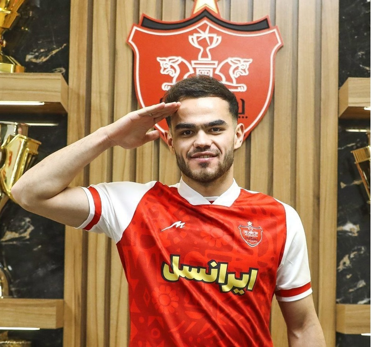 ارونوف رسما با پرسپولیس قرارداد بست+ فیلم