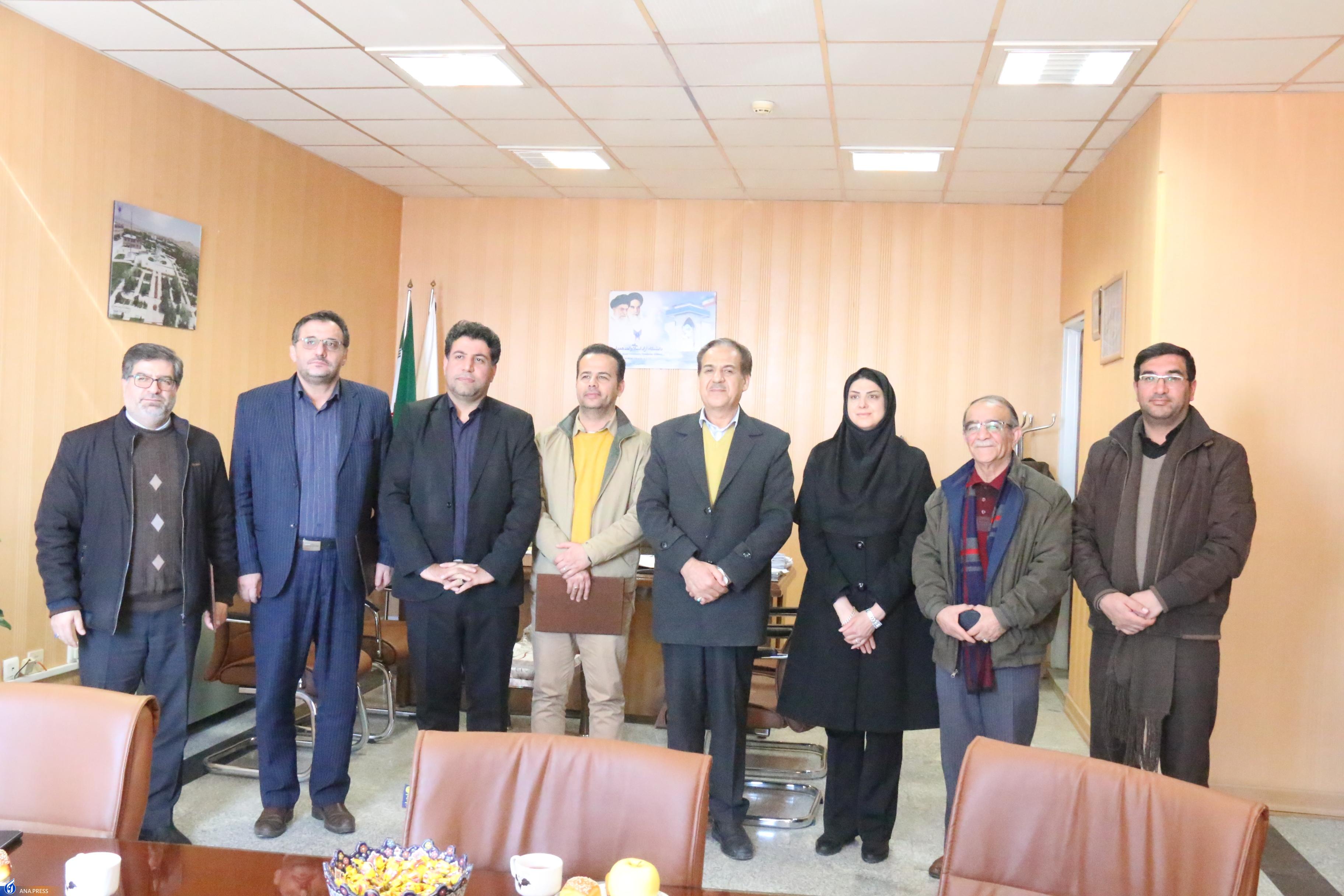 ارائه درس زورخانهای در دانشگاه آزاد اسلامی واحد همدان ارائه درس زورخانهای در دانشگاه آزاد اسلامی واحد همدان