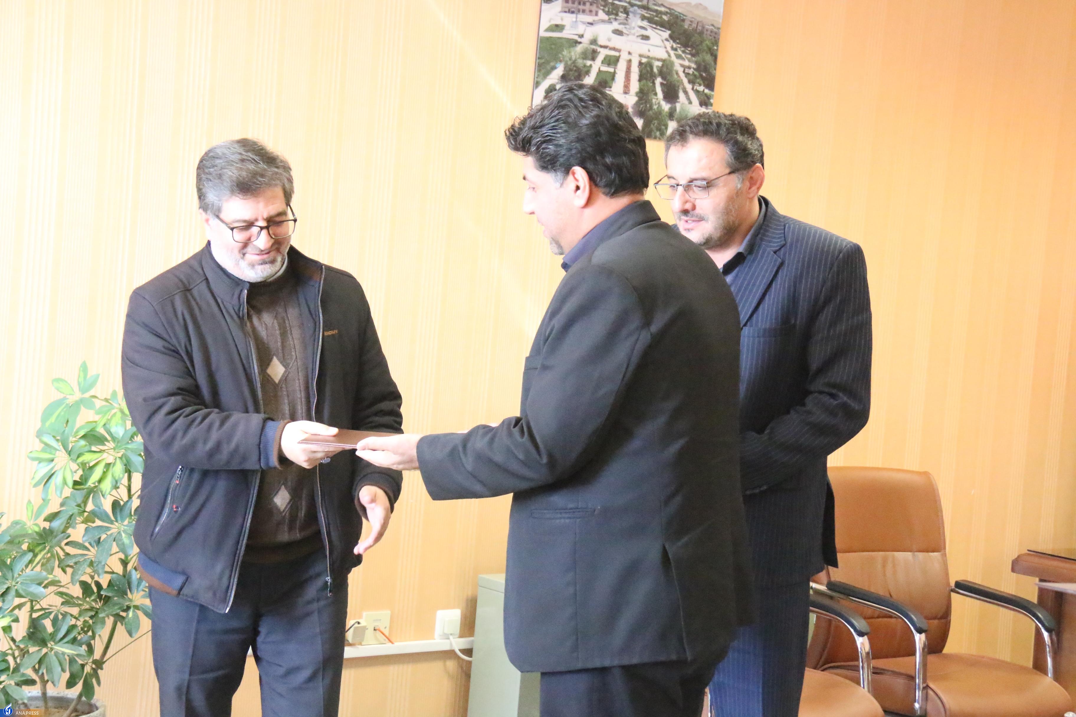 ارائه درس زورخانهای در دانشگاه آزاد اسلامی واحد همدان ارائه درس زورخانهای در دانشگاه آزاد اسلامی واحد همدان