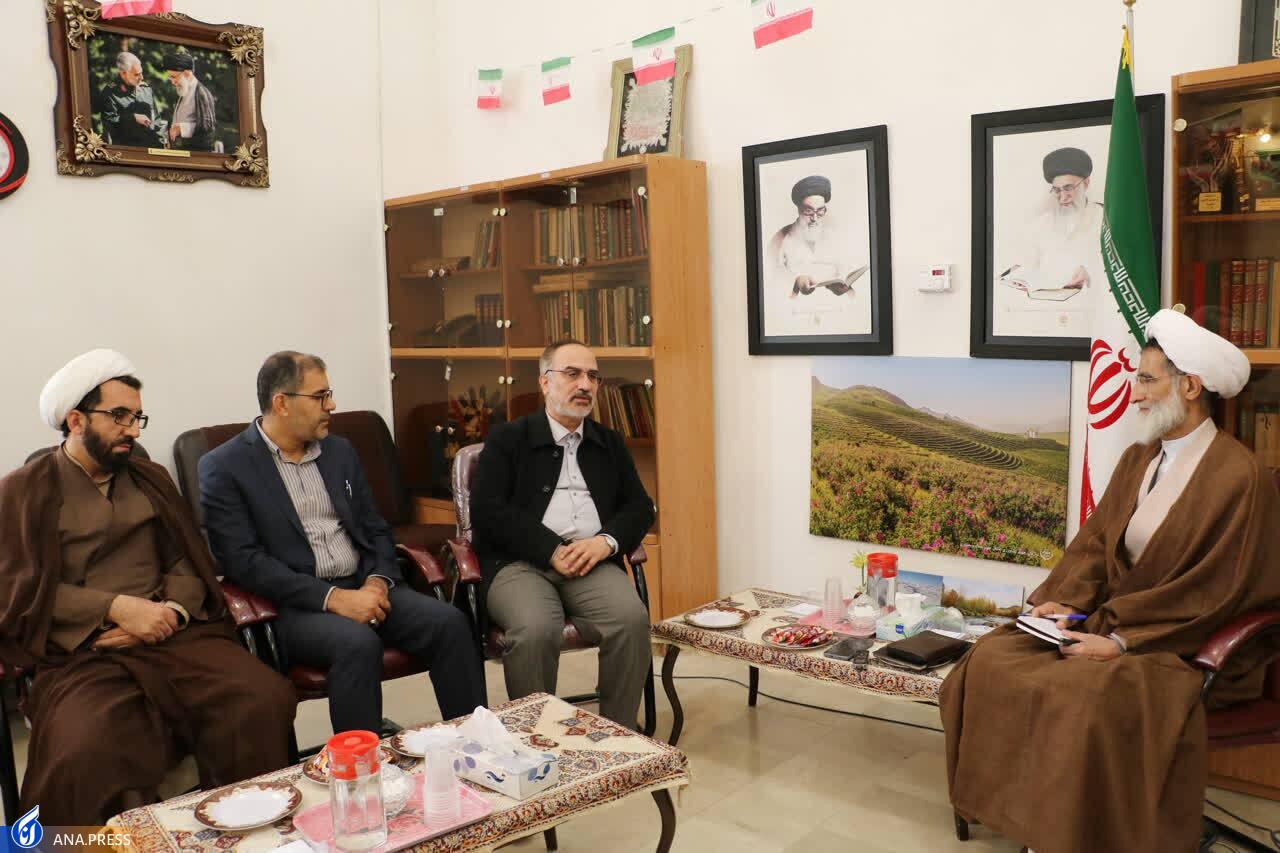 طرح نیروگاه خورشیدی دانشگاه آزاد تا ۳ سال آینده پیادهسازی میشود طرح نیروگاه خورشیدی دانشگاه آزاد تا ۳ سال آینده پیادهسازی میشود