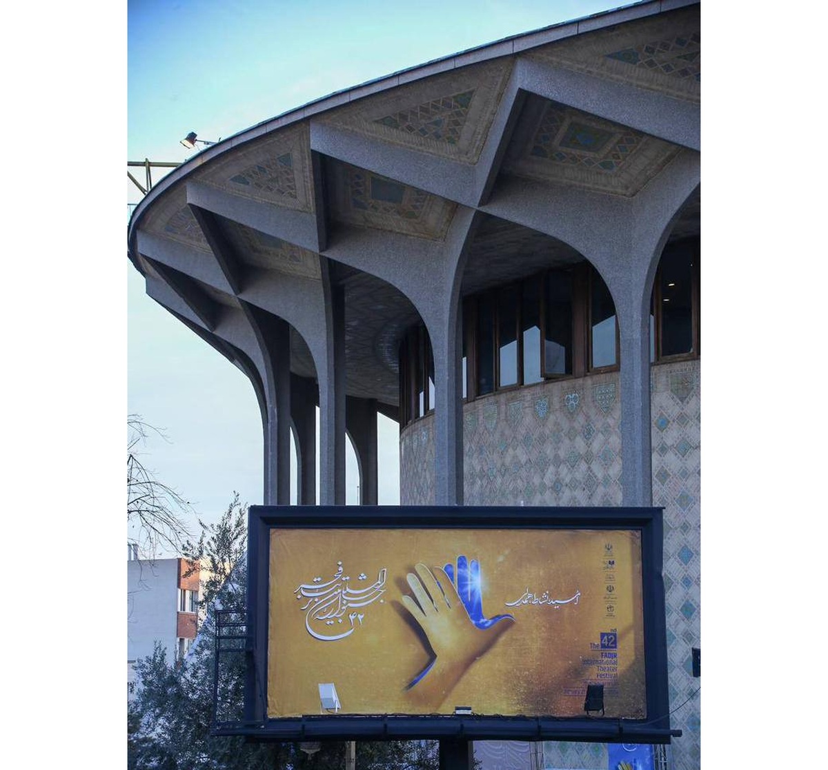 شب پر ازدحام دانشجویان در جشنواره تئاتر فجر
