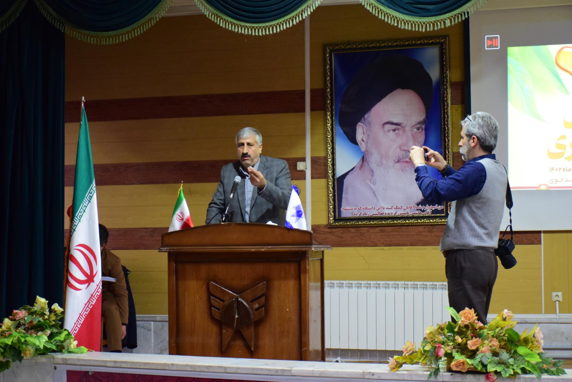 تأثیر ۹۰ برابری صنعت زنبورداری در حوزه&zwnj;های کشاورزی و محیط زیست/ ۴۰ درصد عسل&zwnj; فروشگاه&zwnj;ها تقلبی است