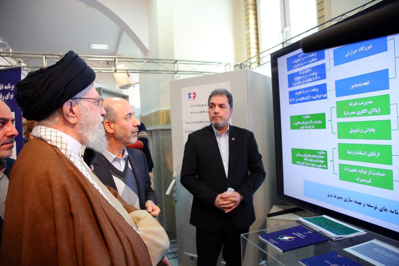رهبر انقلاب از نمایشگاه توانمندی&zwnj;های تولید ایرانی بازدید کردند + فیلم و عکس