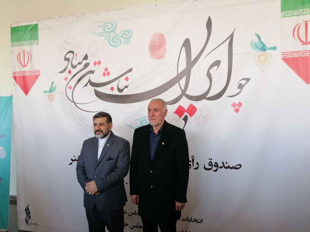 حضور وزیر فرهنگ و استاندار تهران در شعبه اخذ رأی سیار تالار وحدت