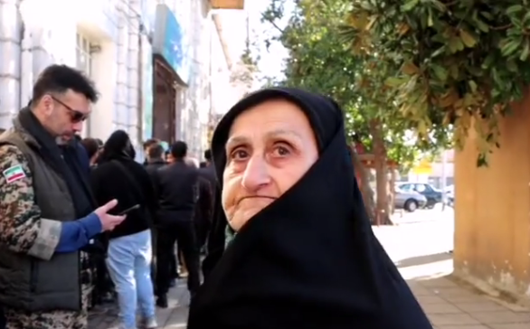 مخابره پیام اقتدار ملت ایران به دنیا در همین ساعات ابتدایی/ شعب اخذ رأی در استانها مملو از جمعیت است مخابره پیام اقتدار ملت ایران به دنیا در همین ساعات ابتدایی/ شعب اخذ رأی در استانها مملو از جمعیت است