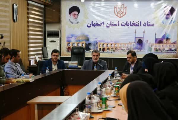 مخابره پیام اقتدار ملت ایران به دنیا در همین ساعات ابتدایی/ شعب اخذ رأی در استانها مملو از جمعیت است مخابره پیام اقتدار ملت ایران به دنیا در همین ساعات ابتدایی/ شعب اخذ رأی در استانها مملو از جمعیت است