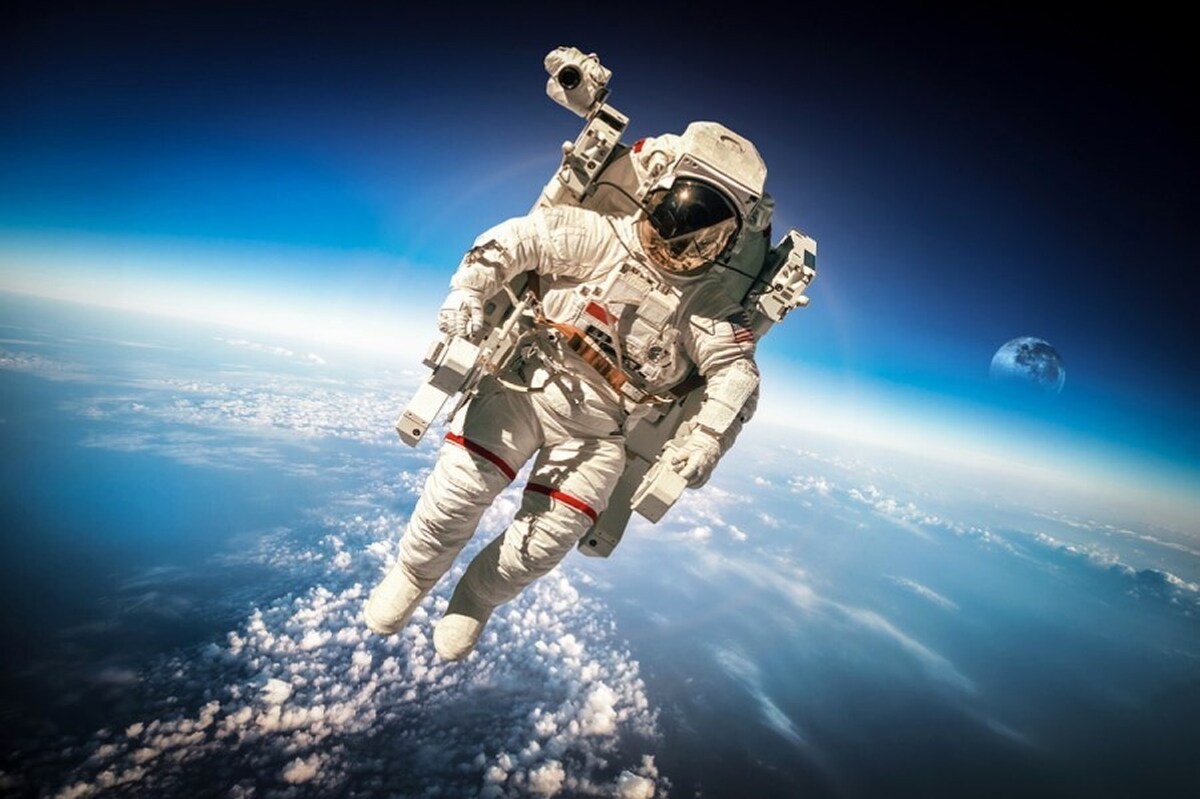 نخستین فضانورد چینی روی تنها قمر زمین فرود میآید
