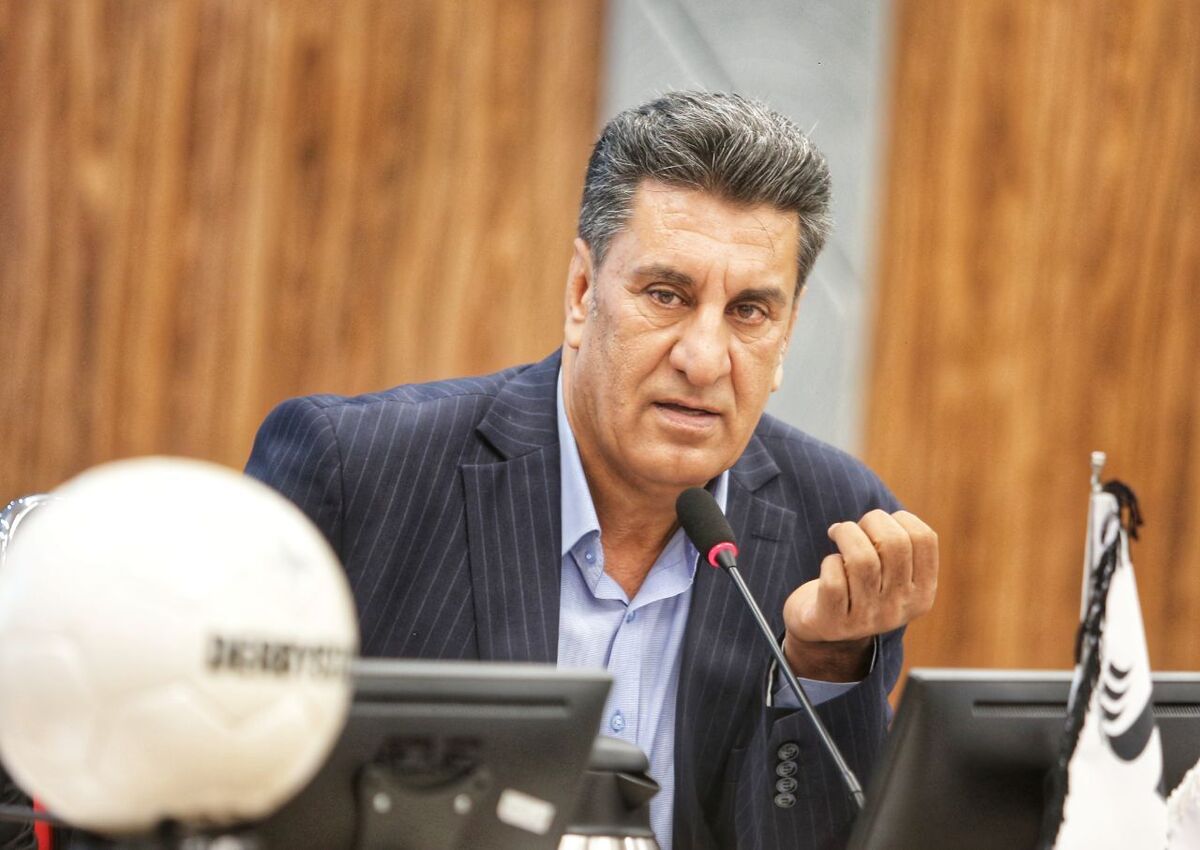 افشاریان: تا فردا صبح هم در مورد داور دربی سؤال کنید جواب نمی‌دهم  استفاده از داور خانم اجبار فیفا نیست+ فیلم