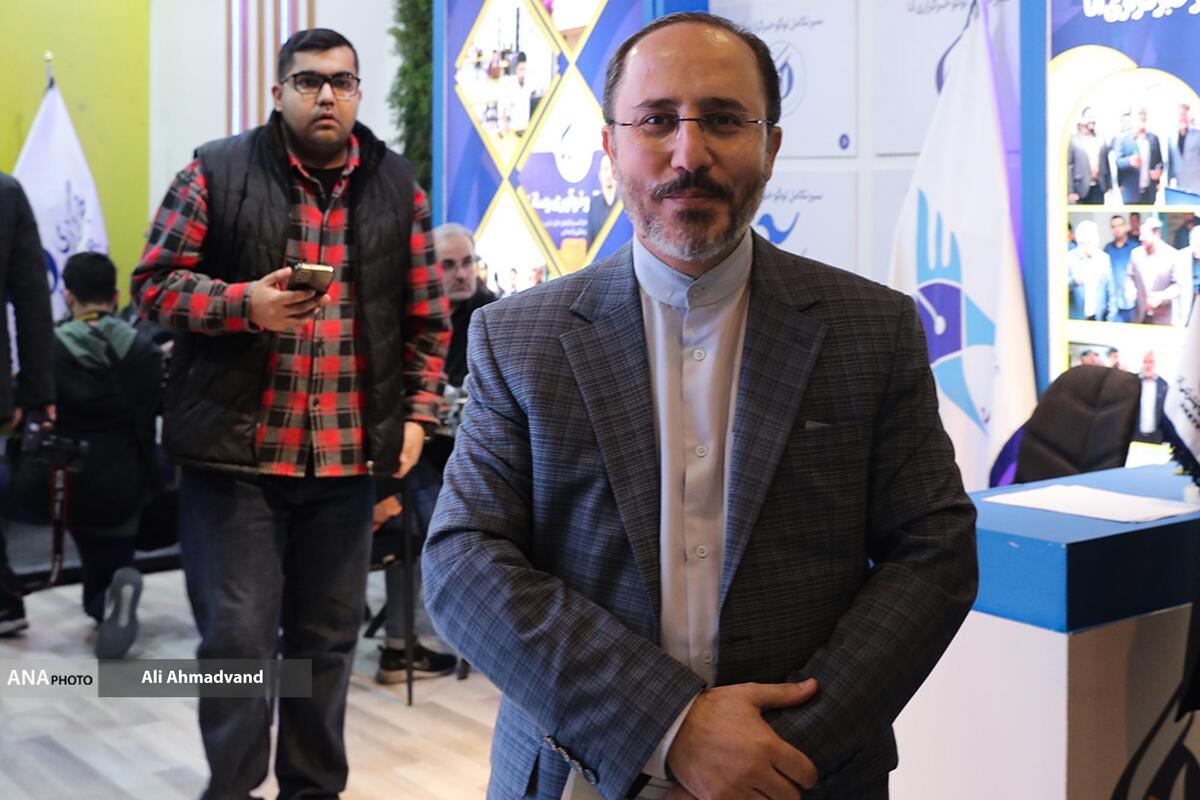 بازدید رئیس شورای اطلاعرسانی دولت از غرفه آنا