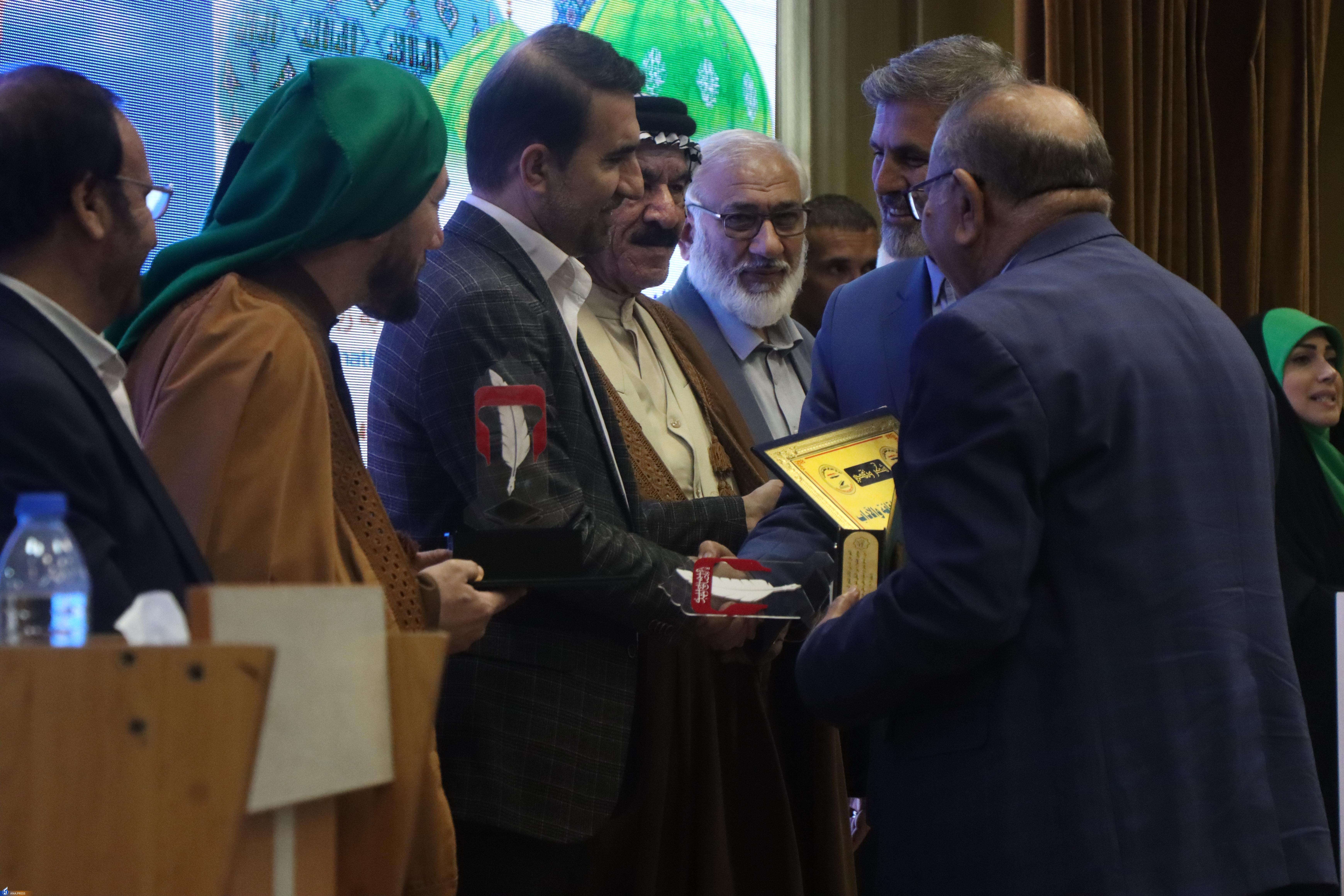 انتقال مفاهیم فرهنگی و تربیتی در دانشگاه آزاد با مقوله شعر انتقال مفاهیم فرهنگی و تربیتی در دانشگاه آزاد با مقوله شعر