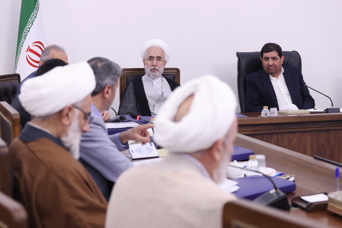 مخبر: اجرای مفاد اقتصادی قانون اساسی به توسعه و پیشرفت کشور میانجامد