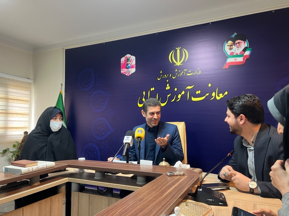 هیچگونه تکالیف متمرکزی بهصورت یکسان برای تمام مدارس وجود ندارد