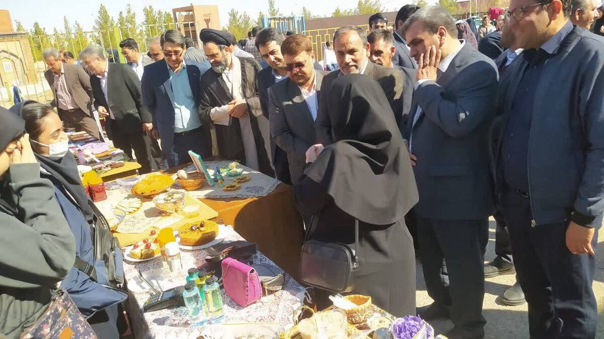 برگزاری «آیینهای سرزمین من» با بیش از ۱۲۰ غرفه محصولات دانشآموزی