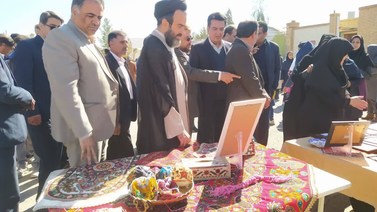 برگزاری «آیینهای سرزمین من» با بیش از ۱۲۰ غرفه محصولات دانشآموزی برگزاری «آیینهای سرزمین من» با بیش از ۱۲۰ غرفه محصولات دانشآموزی