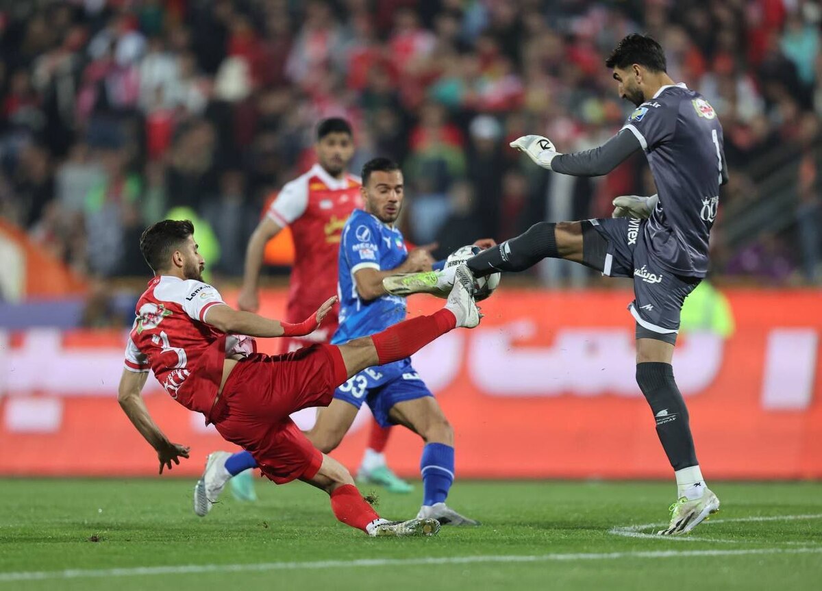 روشن: استقلال و پرسپولیس برای نباختن بازی میکنند نکونام و خطیر اختلافات را تا آخر فصل کنار بگذارند