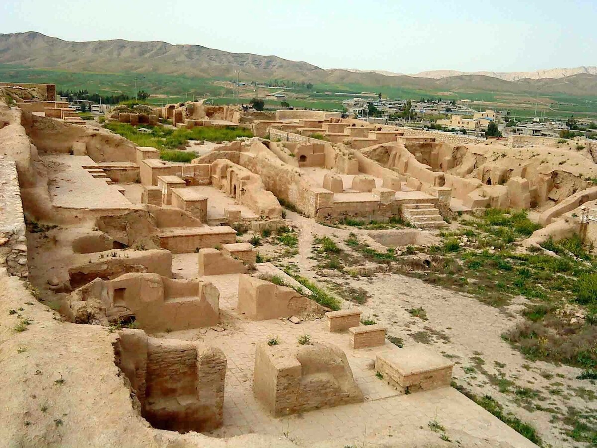 اولین امپراتوری ثبتشده تاریخ کدام است؟